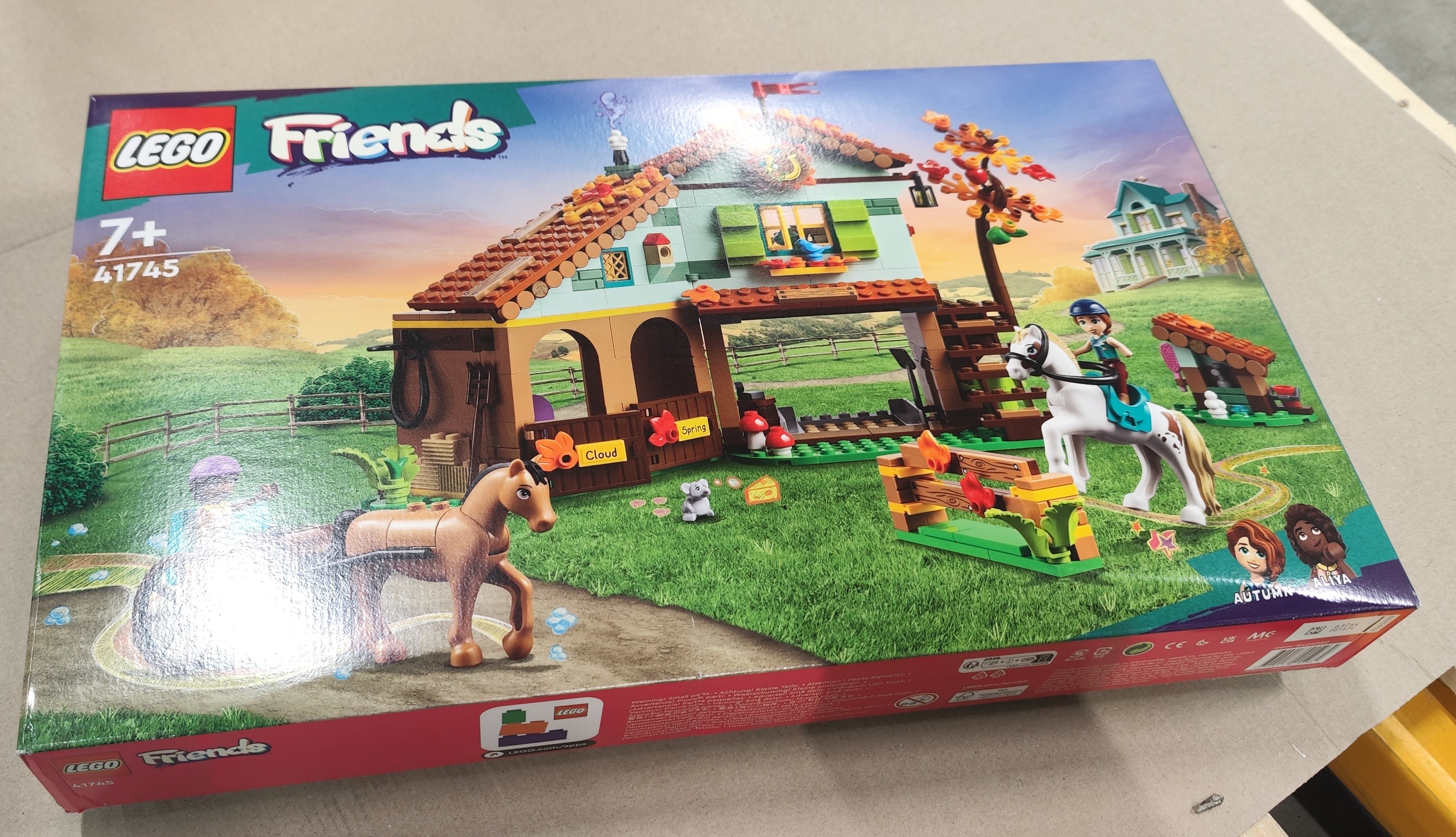 LEGO Friends 41745 Autumn a její koňská stáj - promáčklá krabice
