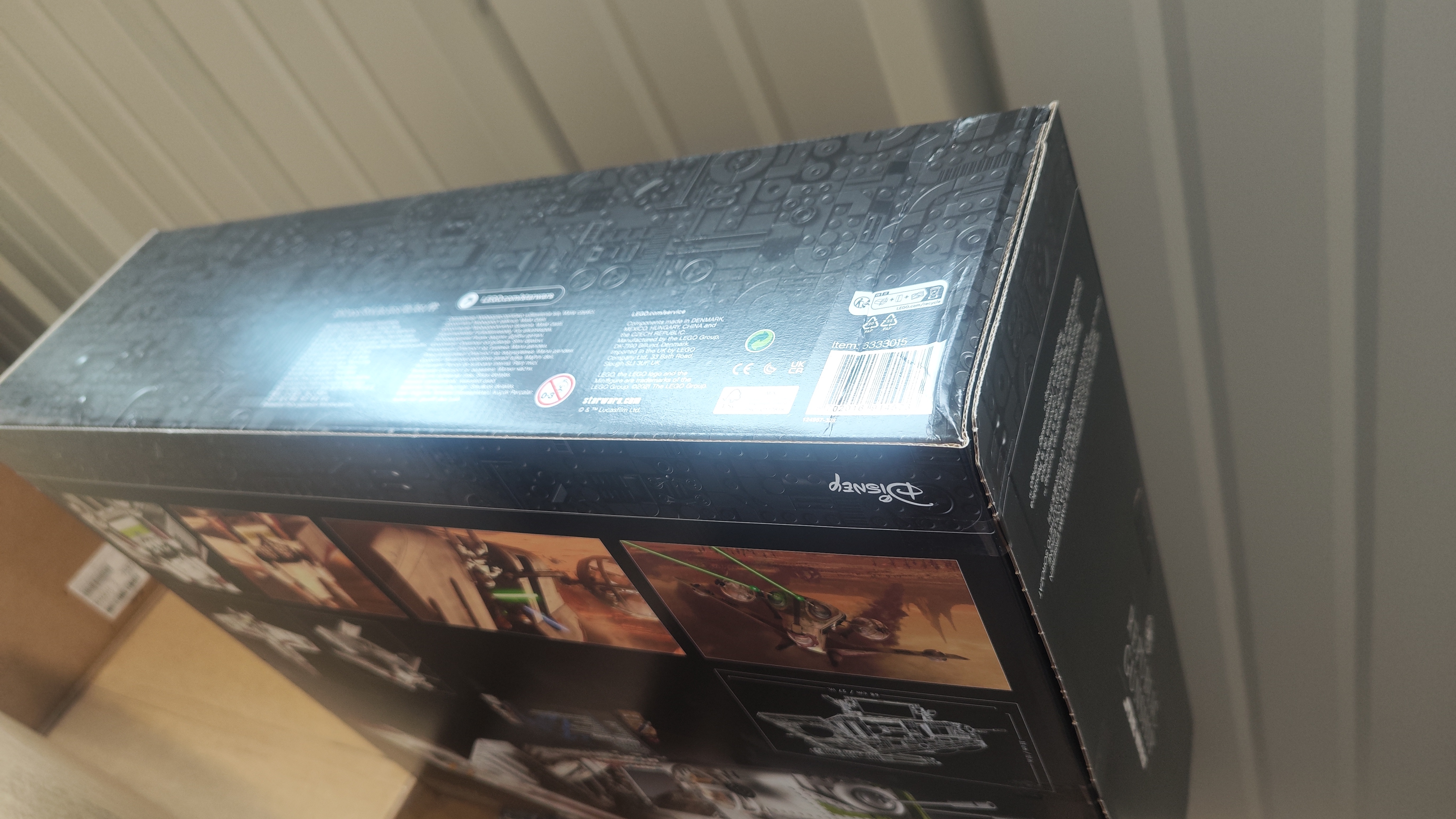 LEGO® Star Wars™ 75309 Válečná loď Republiky - promáčklá krabice 