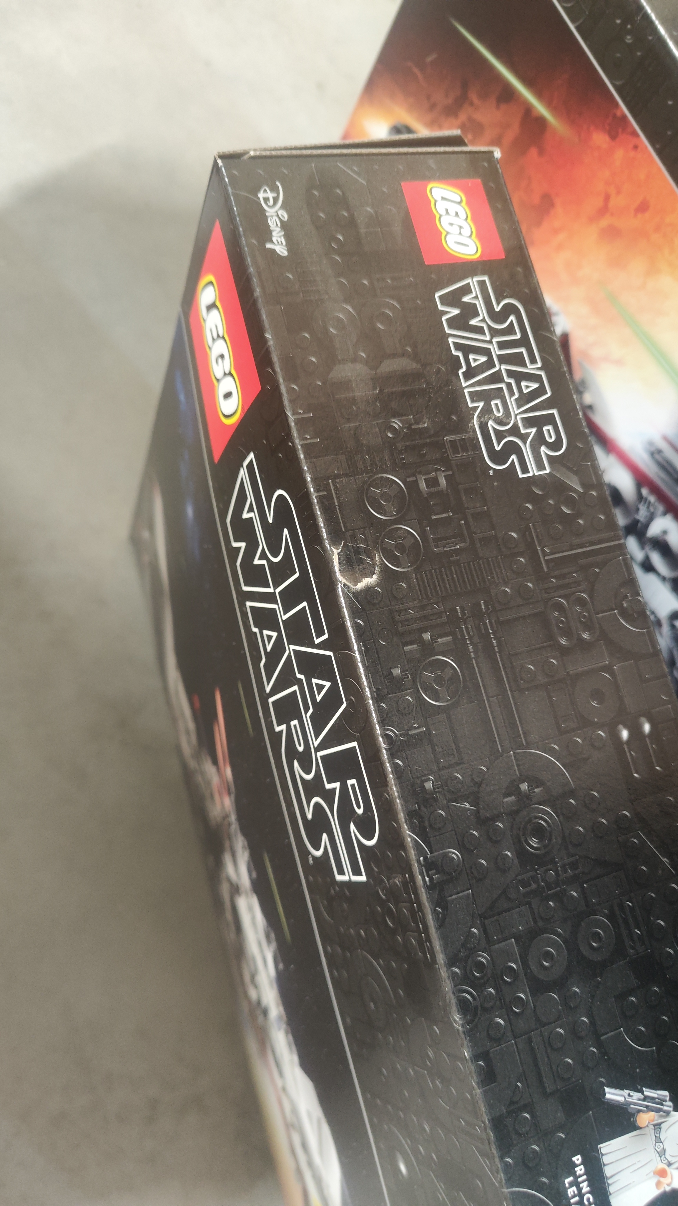  LEGO Star Wars 75244 Tantive IV - trochu promáčklá krabice 