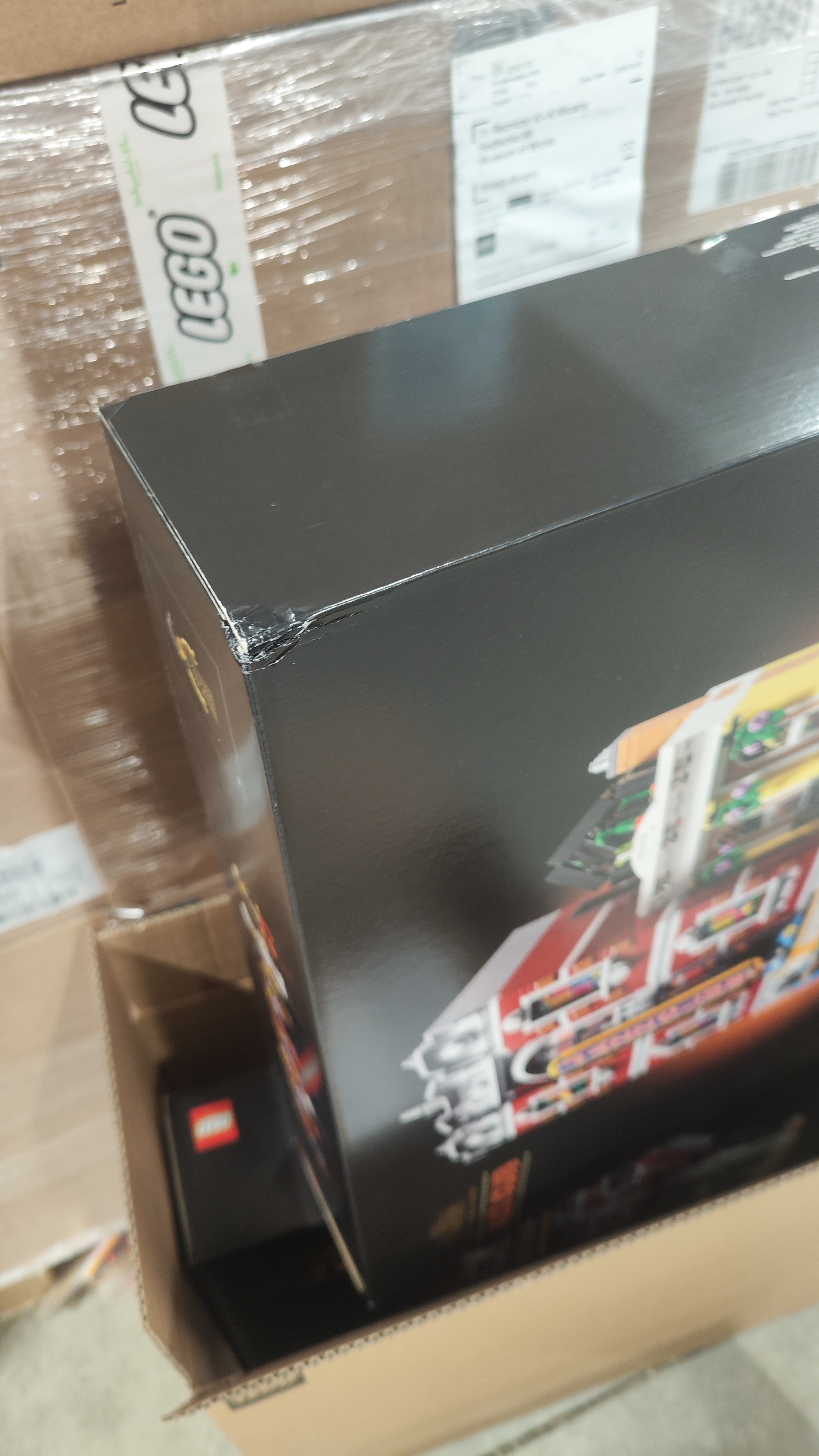 LEGO® 10312 Icons Jazzový klub - promáčklá krabice 