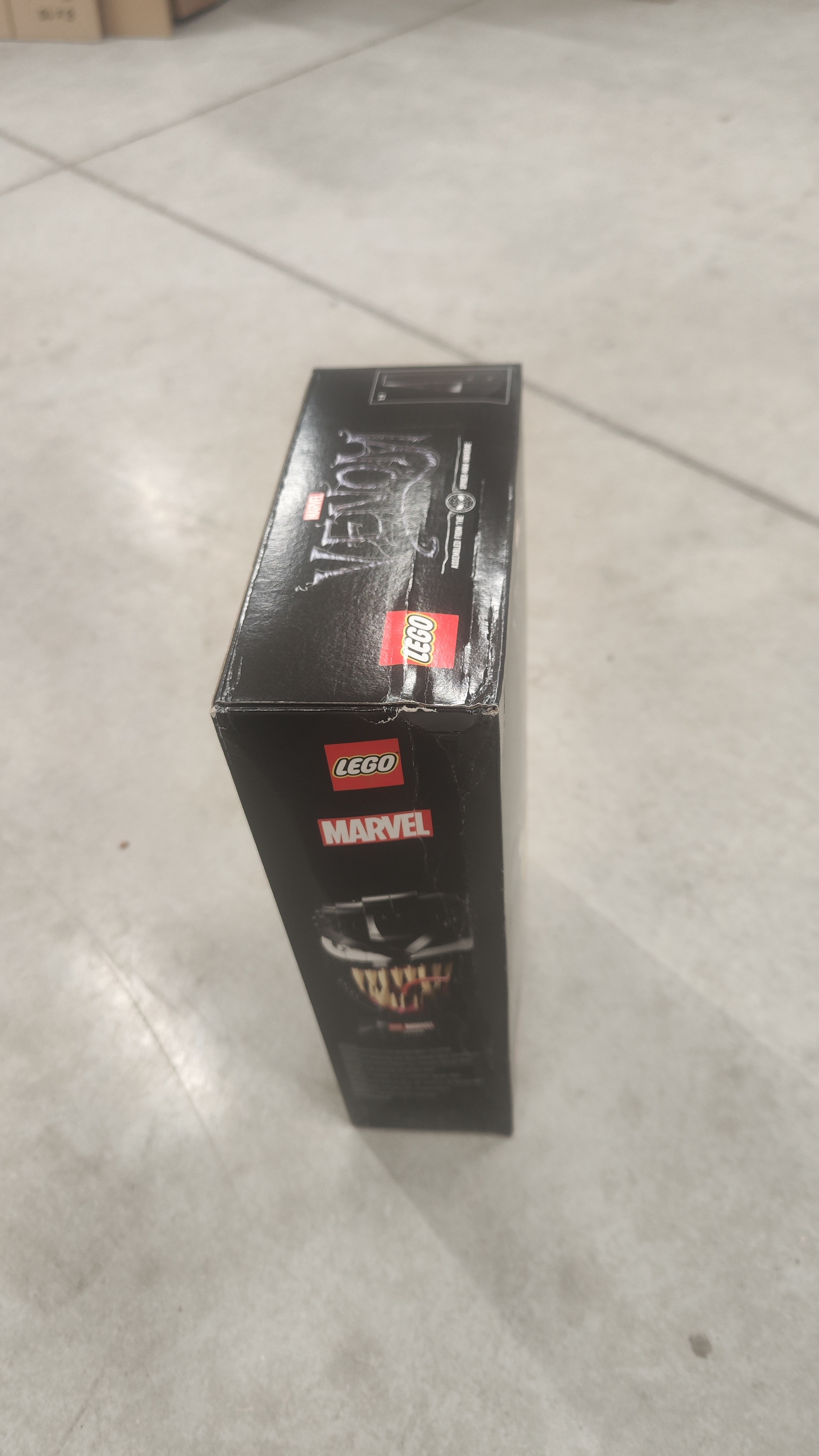 LEGO® Super Heroes 76187 Venom - promáčklá krabice 