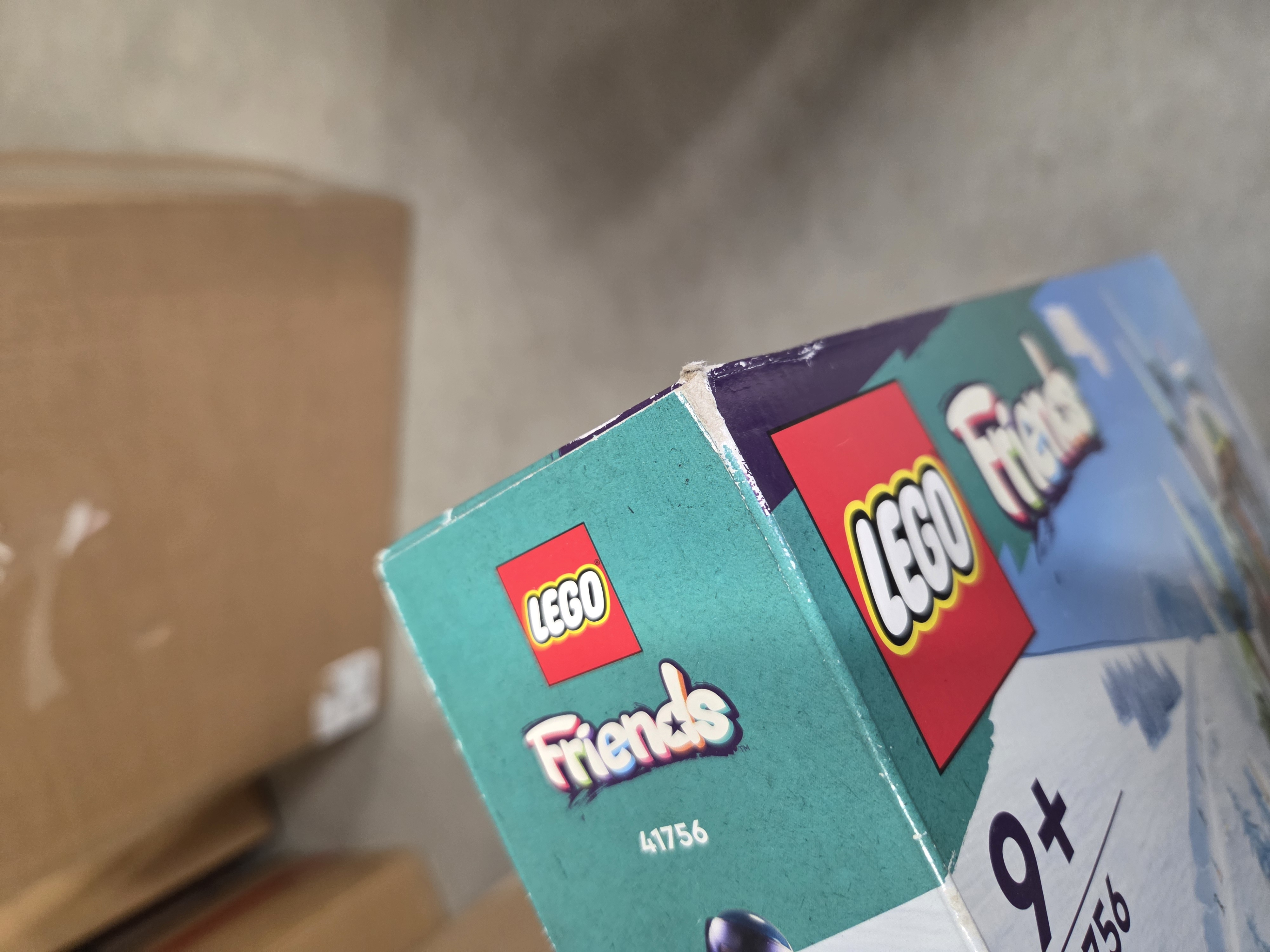 LEGO Friends 41756 Lyžařský resort s kavárnou- rozbita krabice