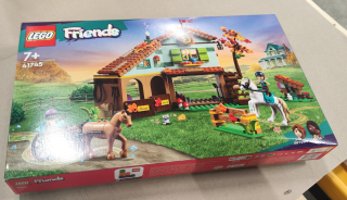 LEGO Friends 41745 Autumn a její koňská stáj - promáčklá krabice 