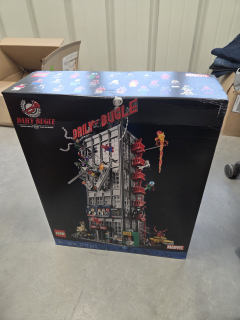 LEGO Spiderman 76178 Redakce Daily Bugle - promáčklá krabice 